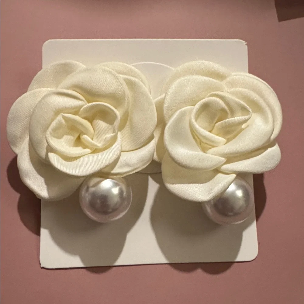 Belle Floral Pearl Studded Drop Earrings NEW 🏷️